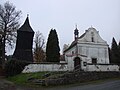 Kostel sv. Václava a šindelová zvonice v Horním Studenci