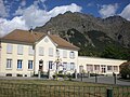 La mairie, l'école et la salle des fêtes (au Maissubert).