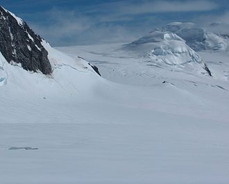 Blick vom Komini Peak auf den Lozen Saddle