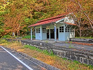 岡山県片鉄ロマン街道に保存される旧同和鉱業片上鉄道の苦木駅舎