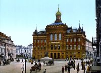 Pałac Staszica, po lewej stronie widoczny pałac Karasia, między 1890 a 1905