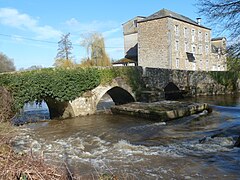 Pont sur le Couesnon vers La Fontenelle. Ancien moulin Baudry.