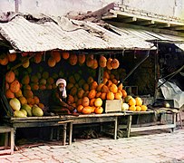 समरकन्द का एक खरबूज विक्रेता( 1905 तथा 1915 के मध्य का चित्र)