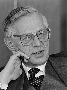 Politician Roelof Nelissen (1931-2019) was instrumental in the merger of ABN and AMRO Bank in 1991 Roelof Nelissen (1985).jpg