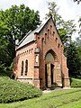 Alter Friedhof, Gesamtanlage mit Verwaltungsgebäude (Obotritenring 245), ehem. Krematorium (Obotritenring 247), Friedhofskapelle und einzelnen Grabstätten und Gedenkstätten