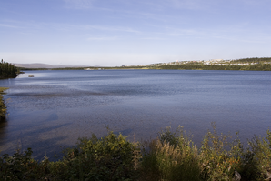 Blick auf Wabush über den Jean Lake