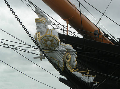 HMS Warrior har denne skulptur i stævnen.
