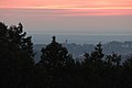 Widok na Puszczę Niepołomicką i Brzezie na osiem minut przed pojawieniem się Słońca na horyzoncie.