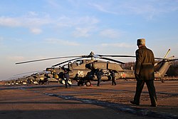 Mil Mi-28 -sotilashelikoptereja Ostrovin lentotukokohdassa (2016).