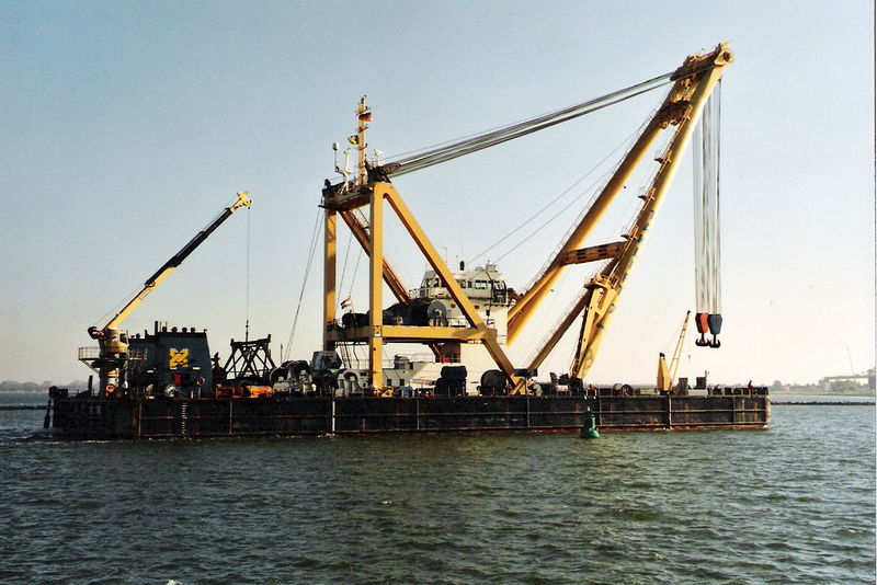 Image:2005-10-29, Stralsund, Hafen, Schwimmkran Taklift 7.jpg