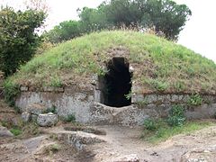 Tombe étrusque (cabane circulaire) , nécropole de Banditaccia.