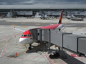 En jetbro i El Dorado International Airport i Bogotá, Colombia