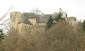 Vue rapprochée du château.