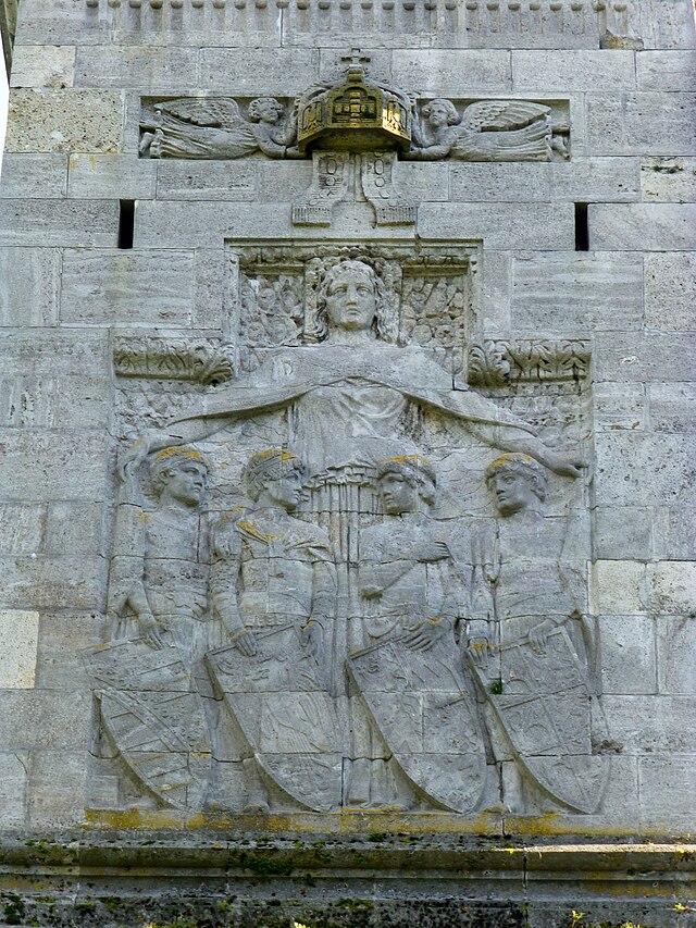 File:Bismarckturm_Assenhausen-04-Reliefs_Nordseite.jpg