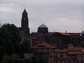 Catedral de Le Puy-en-Velay]] vista desde o camiño de rolda da capela de san Miguel