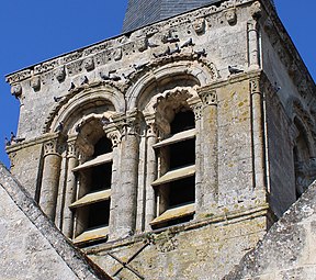 Détail des modillons du clocher.