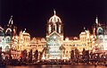 Les illuminations de Chhatrapati Shivaji Terminus la nuit.