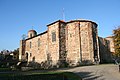 Colchester Castle, che mostra l'abside della cappella, i due piani superiori furono demoliti nel 18º secolo