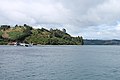 Pohled na ostrov z průlivu Dalcahue