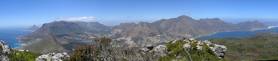 900px-Hout_Bay_from_Suther_Peak_Panorama.jpg