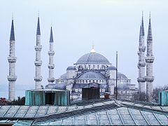 Widok na Błękitny Meczet, widoczne charakterystyczne sześć minaretów