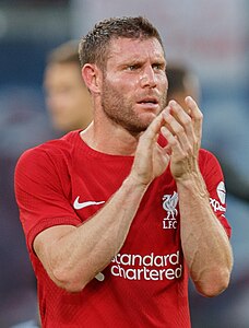 Milner v drese Liverpoolu v roku 2022