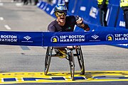 Marcel Hug crossing the finishing line