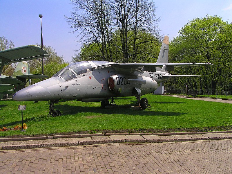 800px-PZL_I-22_Iryda.jpg