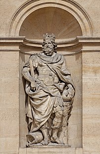 Statue colossale en marbre représentant Charlemagne en pied, par Antoine Coysevox (façade principale du dôme des Invalides, Paris). (définition réelle 3 081 × 4 752)
