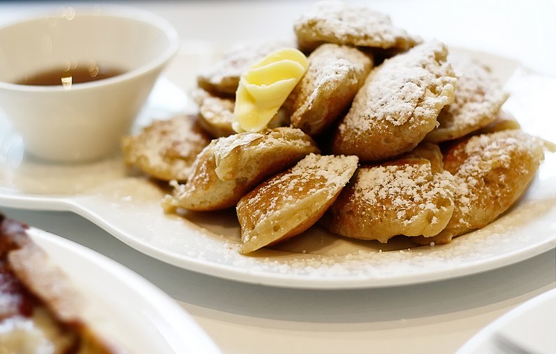 800px-Poffertjes-01.jpg