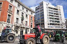 Tractores protestando ante las sede de la Subdelegación del Gobierno en León.
