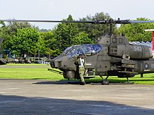 ROCA crew talking with pilot of AH-1W 543 while helicopter warms up ROCA Crew Talking with Pilot of AH-1W 543 in Warming up 20140531.jpg