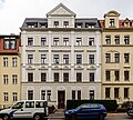 Mietshaus in geschlossener Bebauung, mit Vorgarten