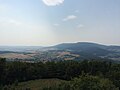 Aussicht vom Roßkopfturm über Kammerbach hinweg zum Hohen Meißner
