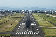 Runway_34%2C_Nagoya_Airfield_%283937428018%29.jpg