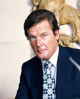 Roger Moore, als geheim agent James Bond