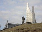 Памятник членам экипажа СРТМ «Бокситогорск», погибшего в 1976 г. в море