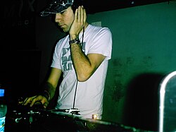 Tiga esiintymässä vuonna 2007