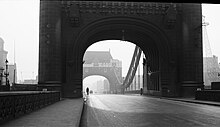 Tower Bridge - 1950, BW Lee Tower Bridge - 1950.jpg