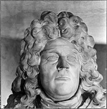 Detalj av marmorbyst föreställande Jacob Johan Hastfer i gravkor över Jacob Johan Hastfer i Västra Vingåkers kyrka. Hastfer var generalguvernör över Livland 1687-1695.
