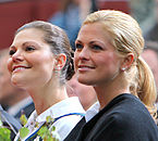 Kronprinsesse Victoria og Prinsesse Madeleine i Stockholm på Sveriges nasjonaldag, 6. juni 2009