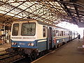 L'autorail X 2104 en livrée d'origine sous la verrière de la gare de Brive-la-Gaillarde (20/10/2008).