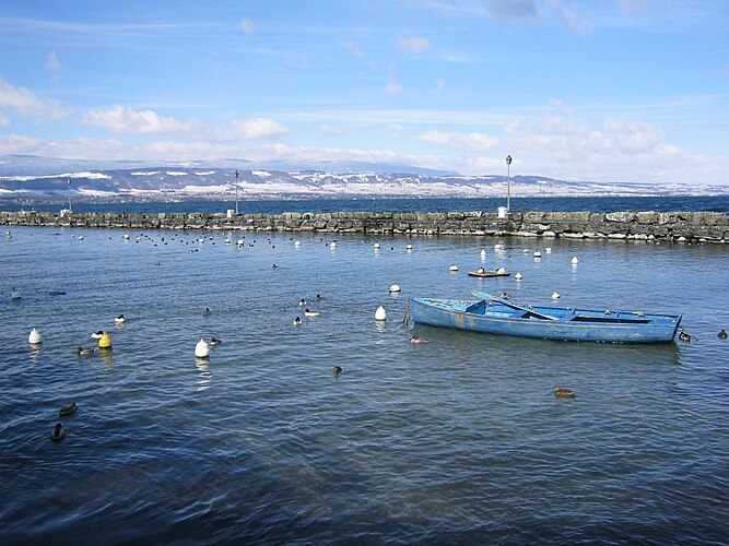 Рыбацкий порт на Женевском озере в Ивуаре, Франция