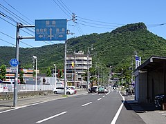 高松市高松町で国道11号との交点となる屋島交差点