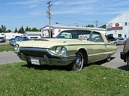 Una Ford Thunderbird Coupé del 1964