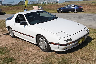 400px-1986_Mazda_RX-7_%28FC%29_coupe_%2821105743820%29.jpg