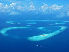 Vue aérienne d'une partie de l'atoll.
