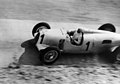 アウトウニオン・タイプCで疾走する1935年のベルント・ローゼマイヤー