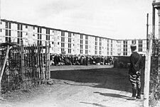 Bundesarchiv Bild 183-B10919, Frankreich, Internierungslager Drancy.jpg