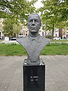 Buste de Marten Mees, Westplein
